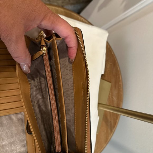 Authentic Michael Kors "Vivian" Luggage (color) Basket Weave Wallet, VGUC - Picture 7 of 12